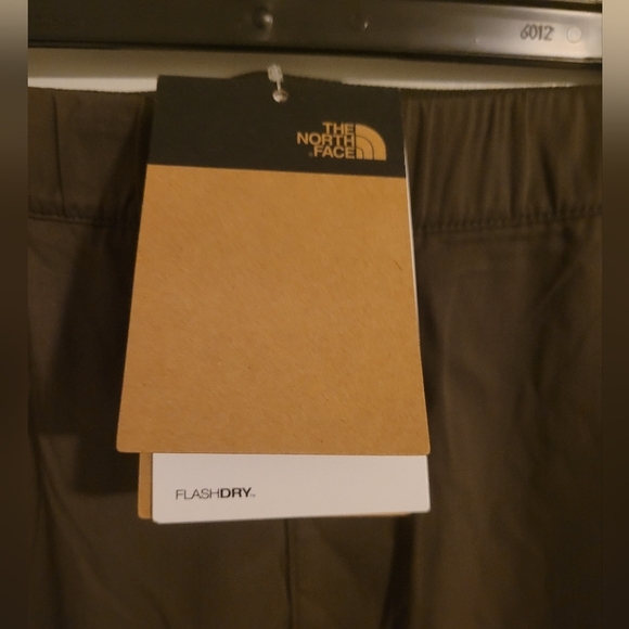 The North Face Green Chinos with Relaxed Fit and Full Length - Picture 4 of 9